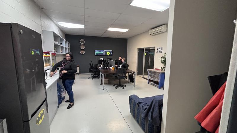 To Let Commercial Property for Rent in Northgate Island Western Cape